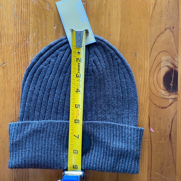 NWT MICHAEL MICHAEL KORS Grey Beanie - Picture 3 of 6
